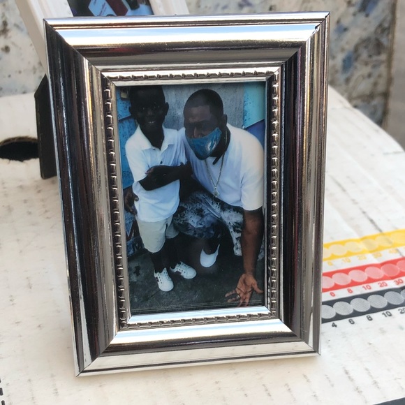 Picture frames and keychains - Picture 2 of 15